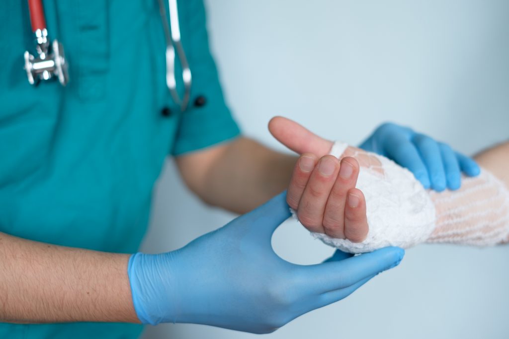 What Should You Expect During Hand Surgery Recovery?